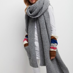 studiogiovetti fashion woman big grey scarf